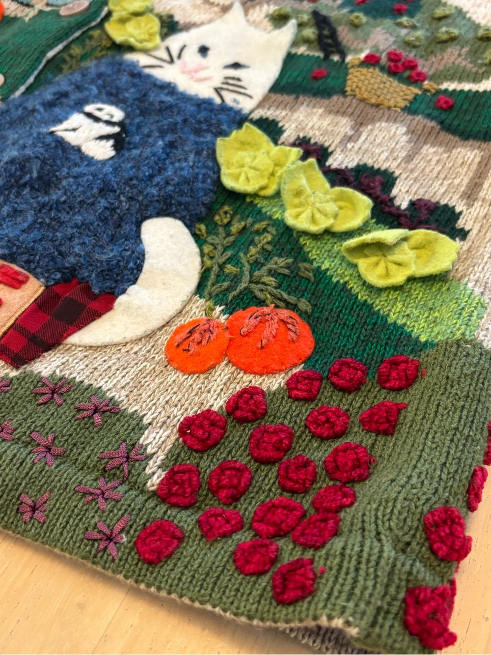 Susan Bristol Vintage 1999 Cat In A Sweater on a Farm!! Fall Autumn Cardigan - Picture 5 of 15